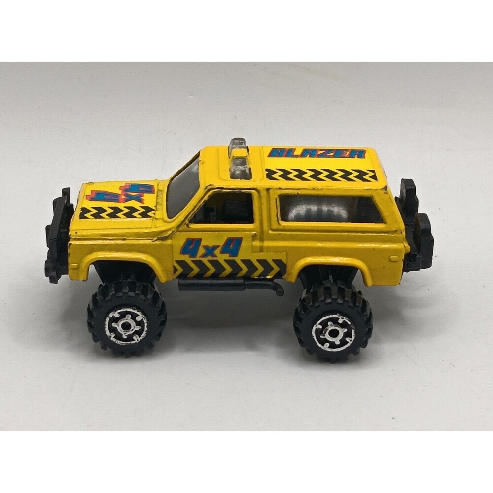 Chevrolet Blazer 4x4 Squarebody Light Bar Chevy SUV 1/64 Scale Diecast